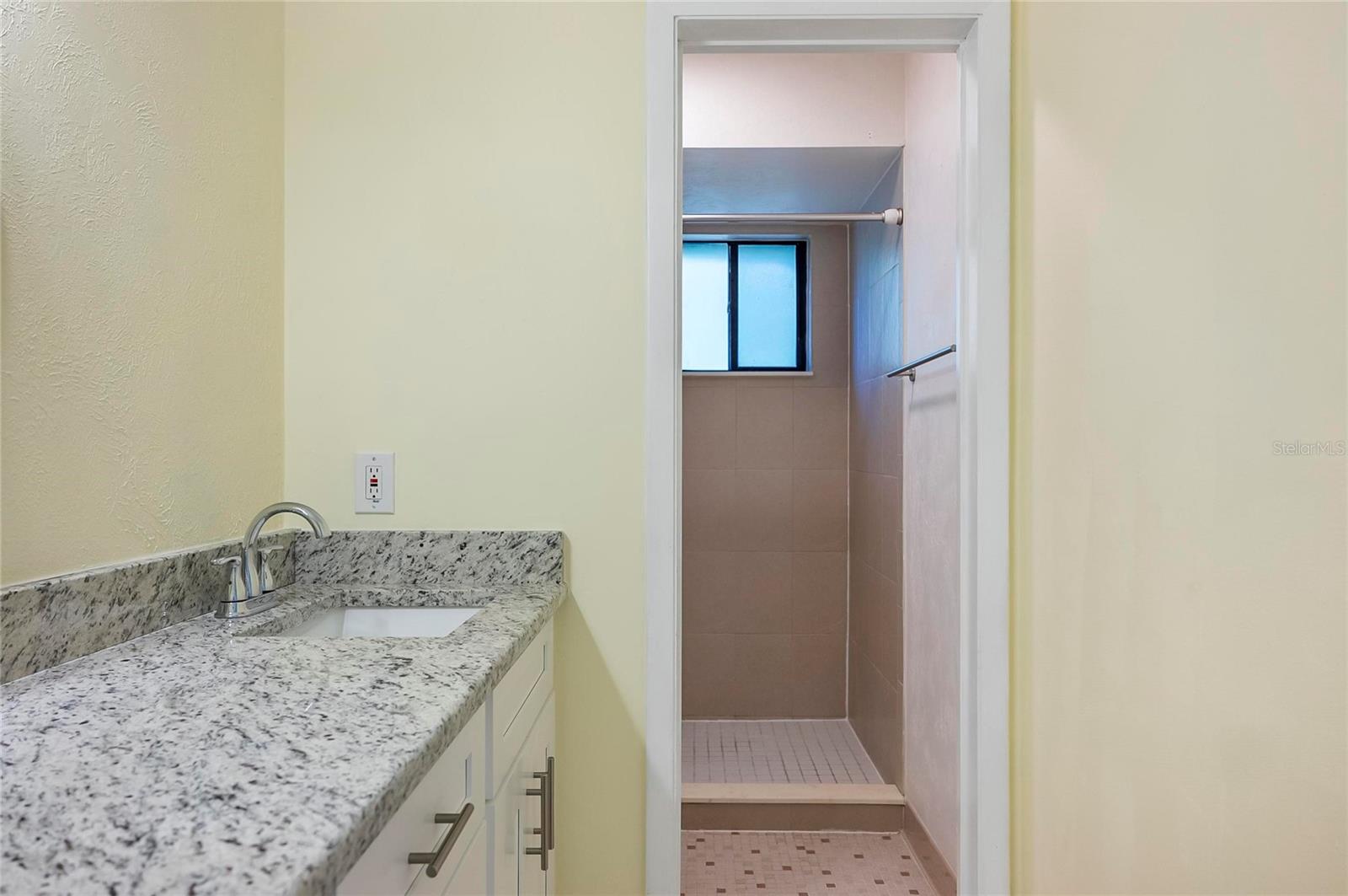 Image 36 of 55 For 8 Oakmont Court 0