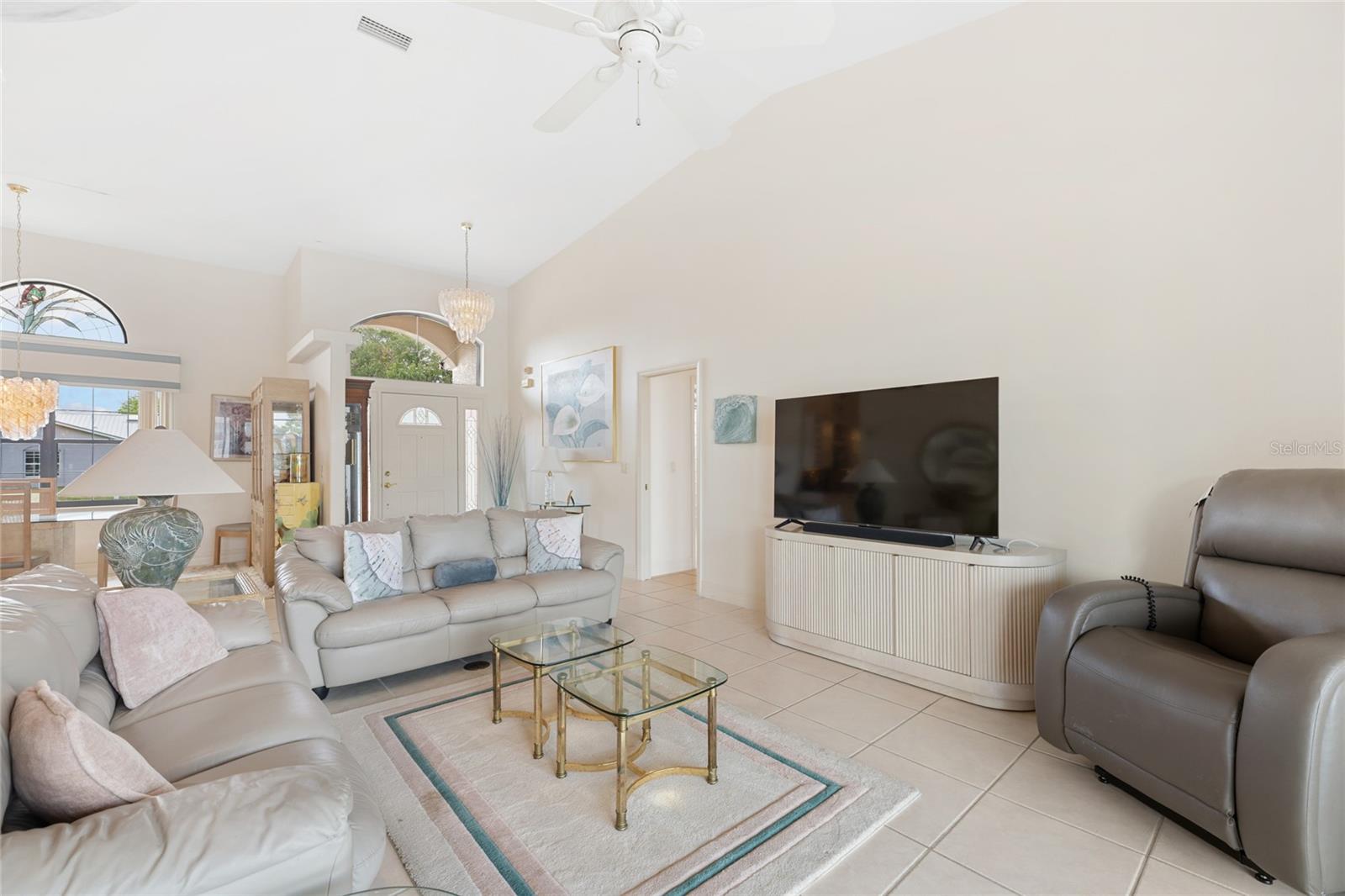 Image 11 of 47 For 20 Cedardale Court
