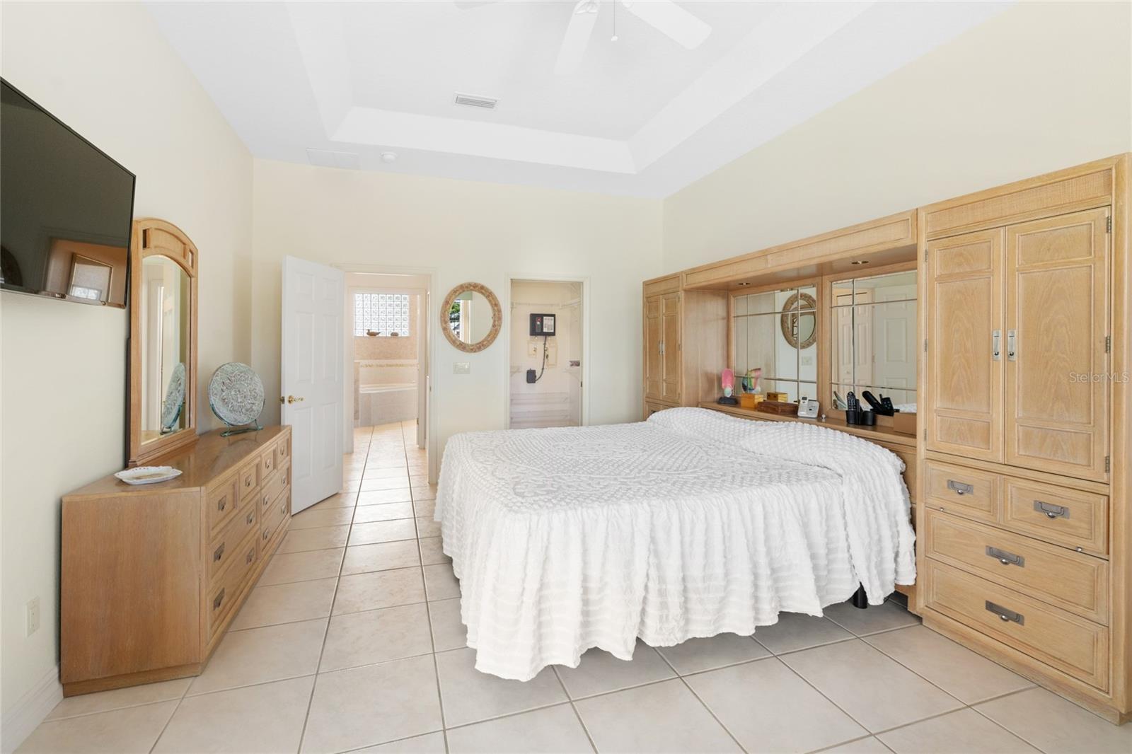 Image 15 of 47 For 20 Cedardale Court