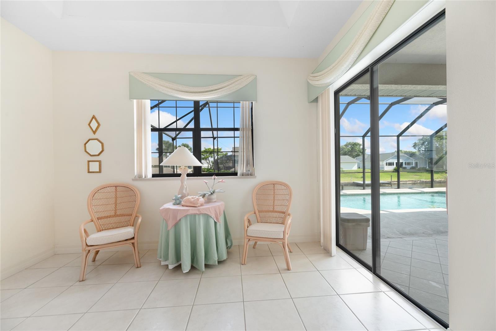 Image 16 of 47 For 20 Cedardale Court