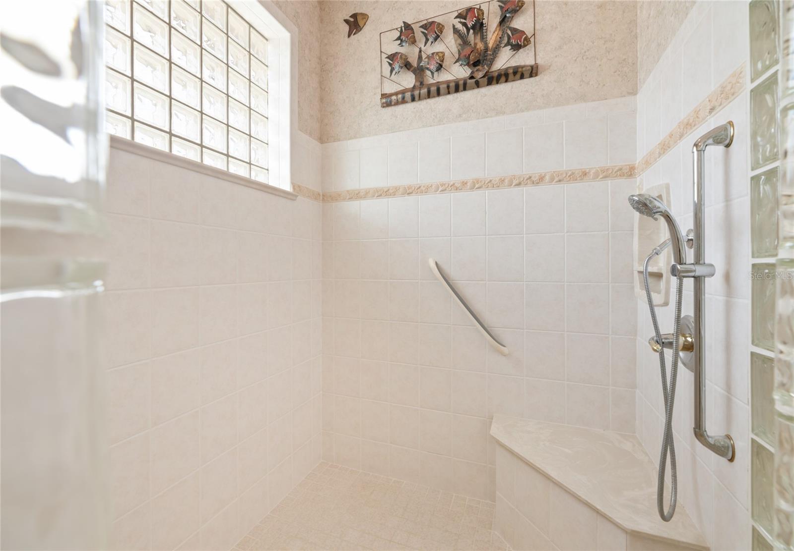 Image 21 of 47 For 20 Cedardale Court