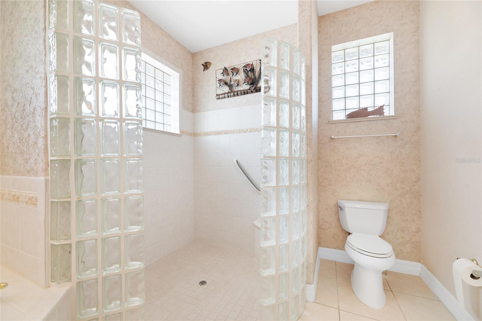 Image 22 of 47 For 20 Cedardale Court