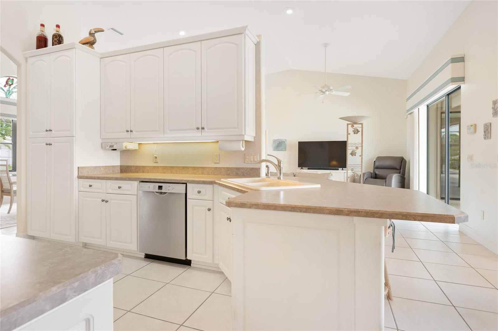 Image 29 of 47 For 20 Cedardale Court
