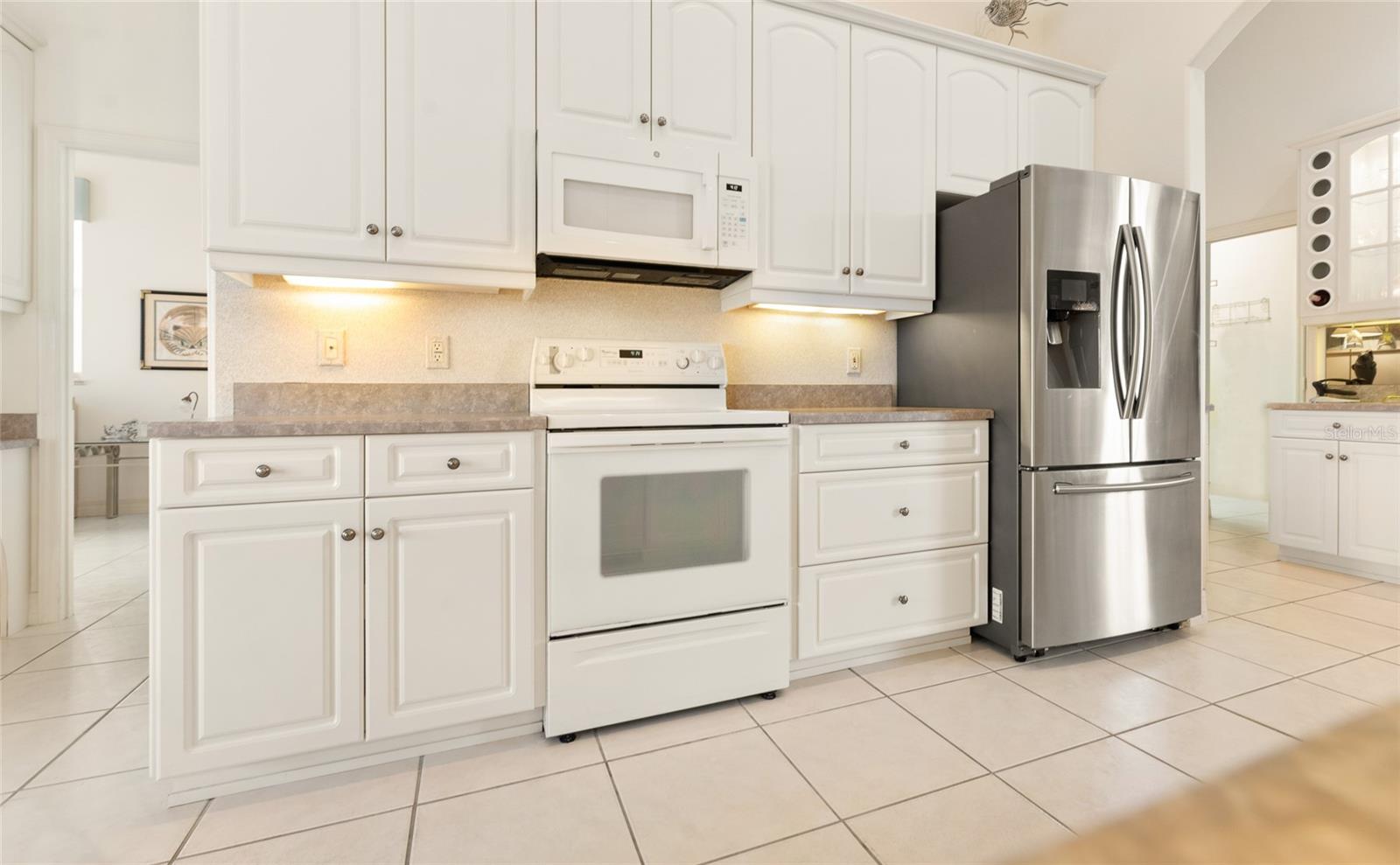 Image 6 of 47 For 20 Cedardale Court