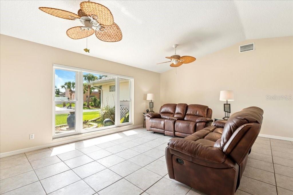 Image 13 of 38 For 16 Claymont Court S