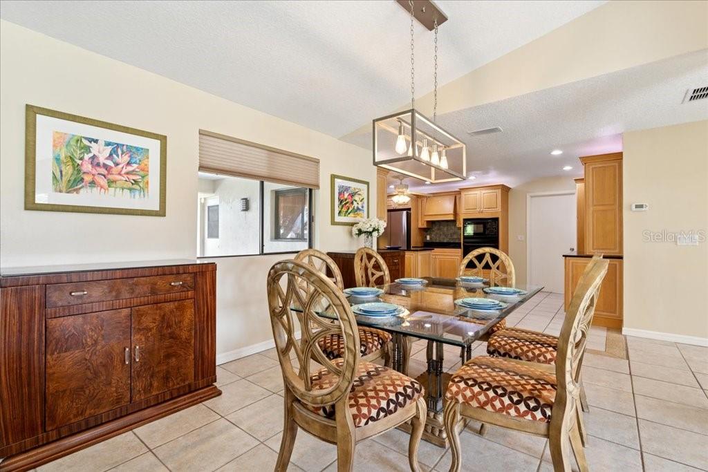 Image 14 of 38 For 16 Claymont Court S