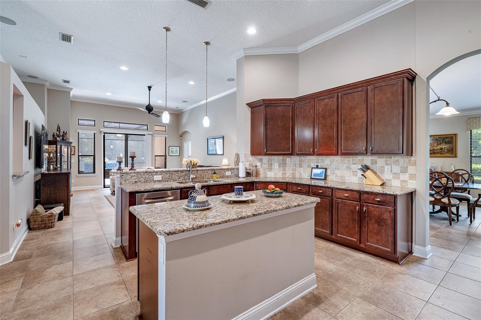 Image 18 of 55 For 2064 Crown Drive