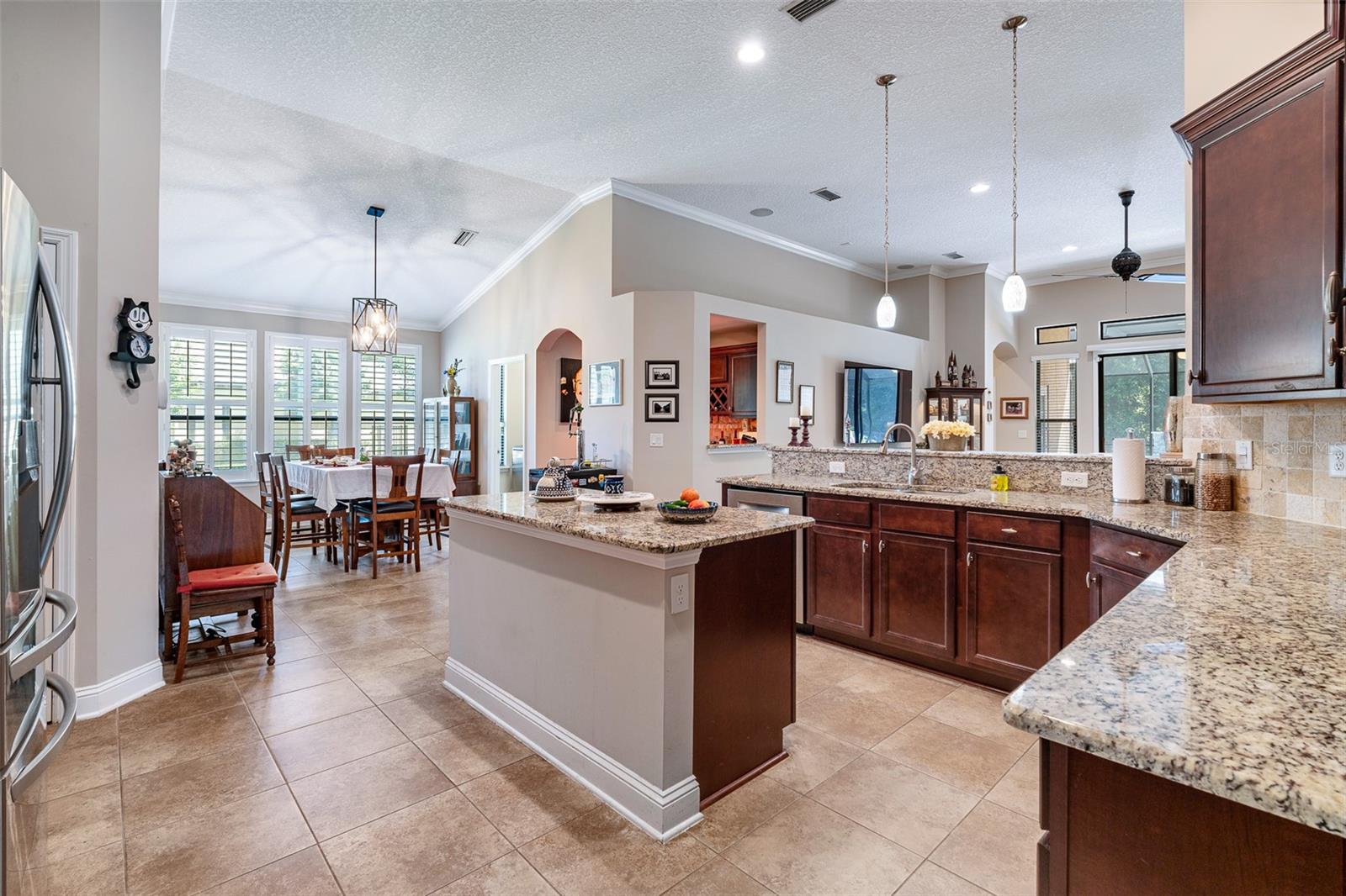 Image 19 of 55 For 2064 Crown Drive