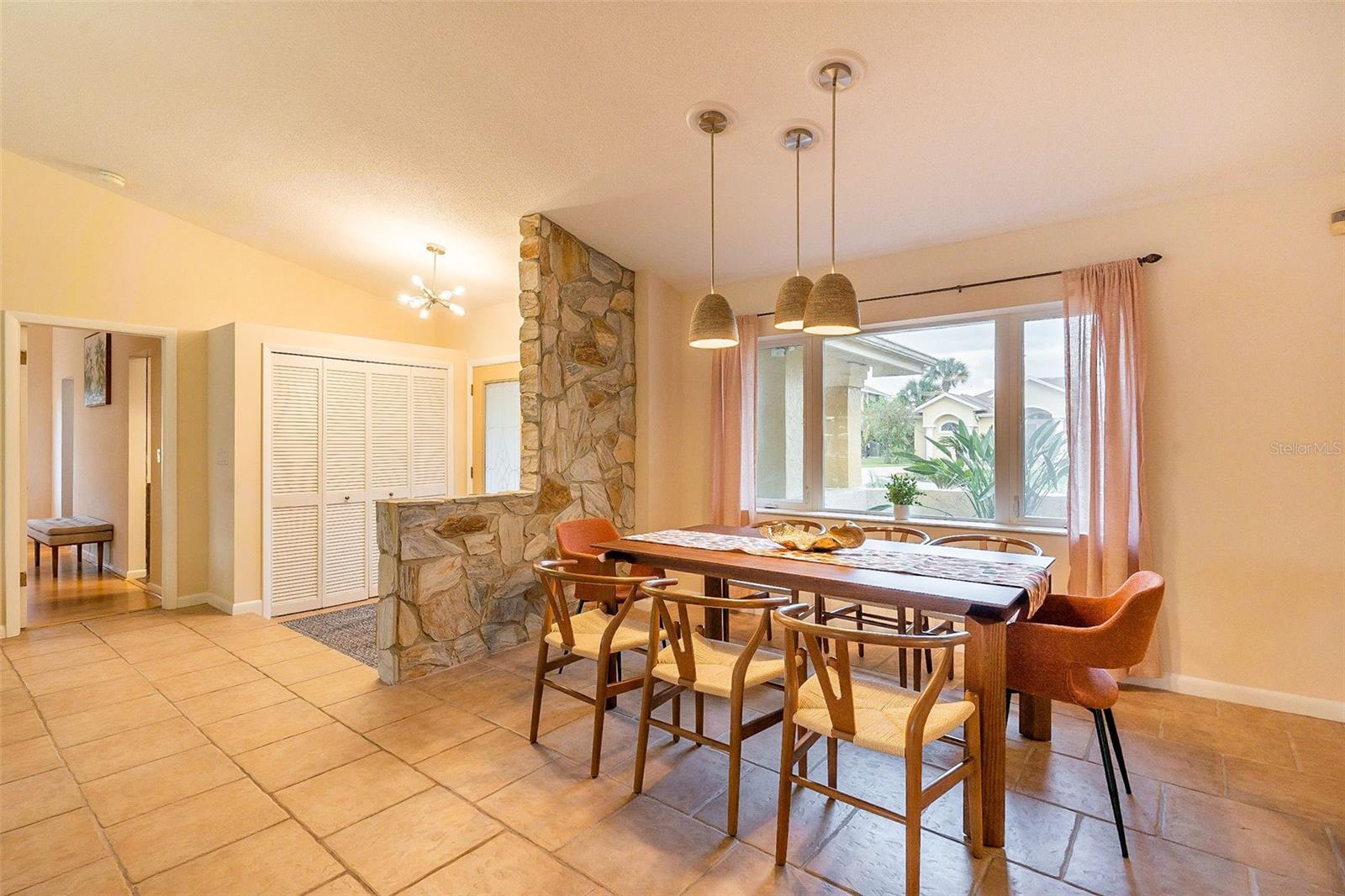 Image 14 of 49 For 29 Cherrytree Court
