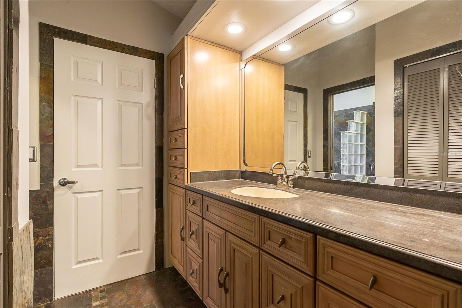 Image 27 of 49 For 29 Cherrytree Court