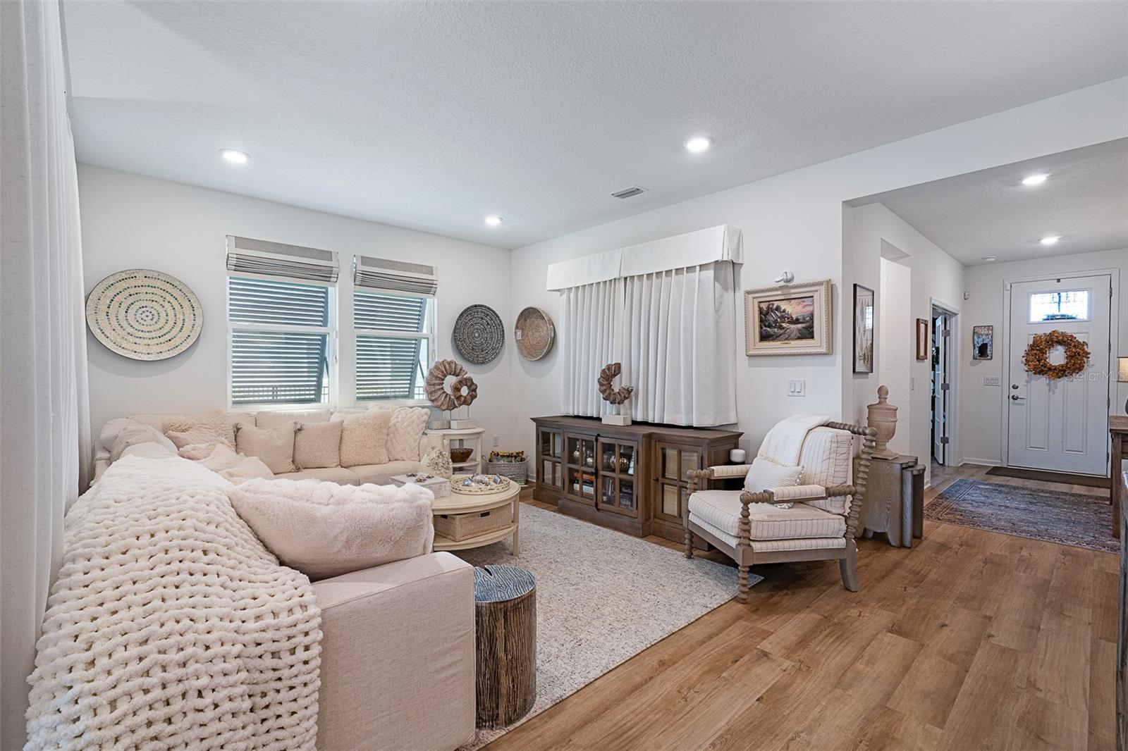 Image 15 of 58 For 100 Las Casitas Boulevard