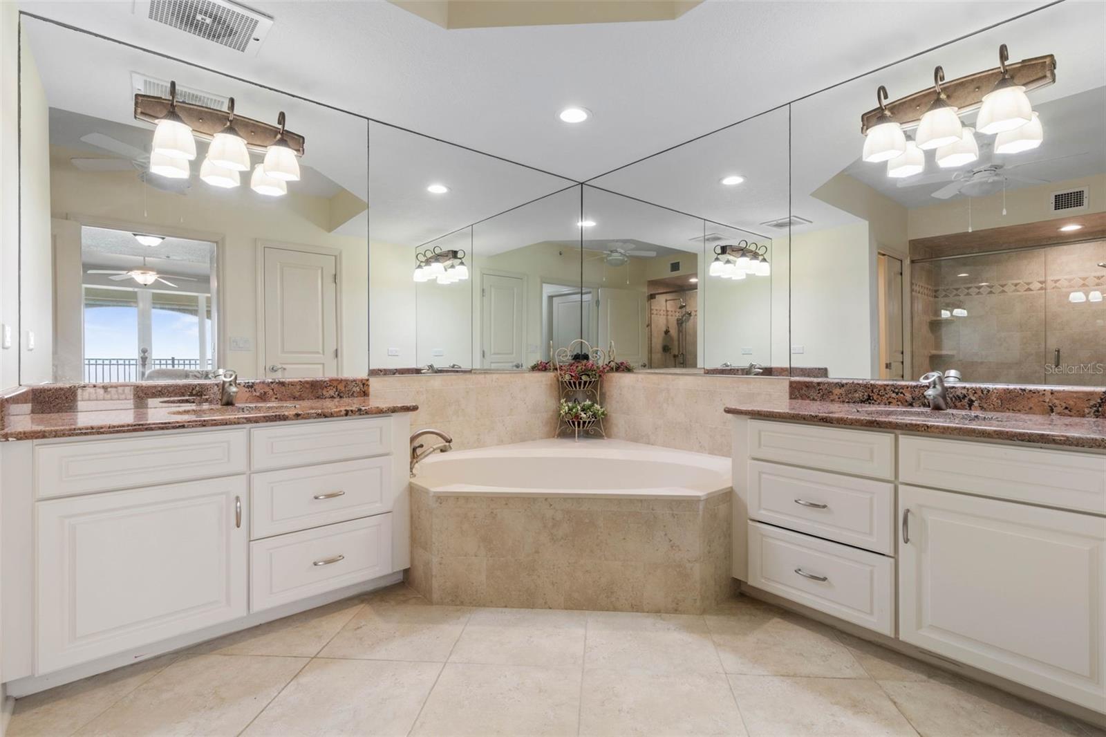 Image 19 of 83 For 200 Ocean Crest Drive 912