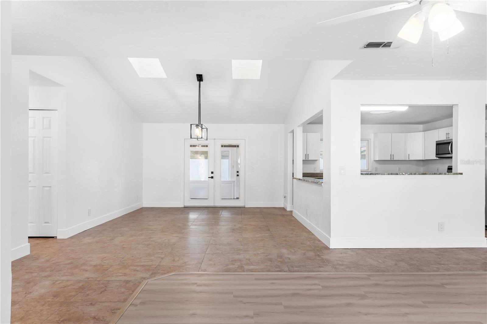 Image 11 of 38 For 807 Scrub Oak Street
