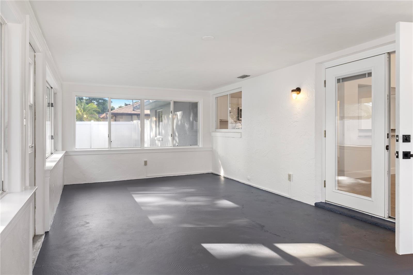 Image 19 of 38 For 807 Scrub Oak Street