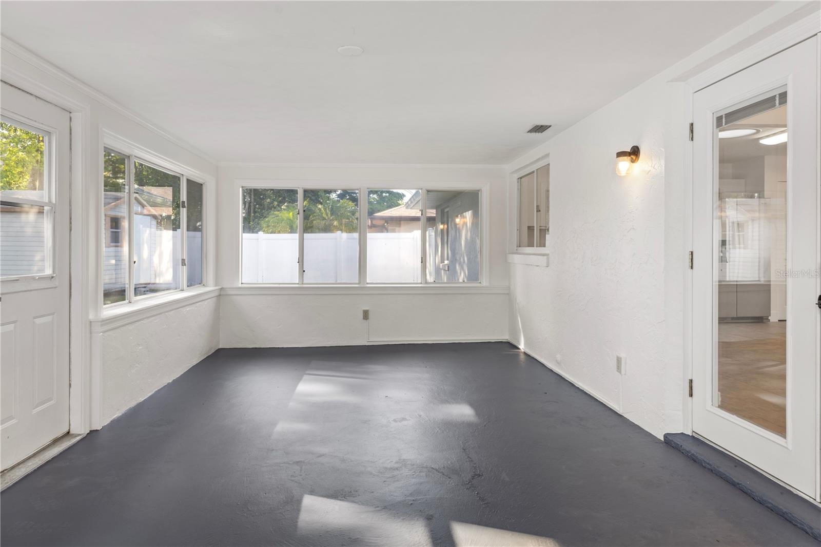 Image 20 of 38 For 807 Scrub Oak Street