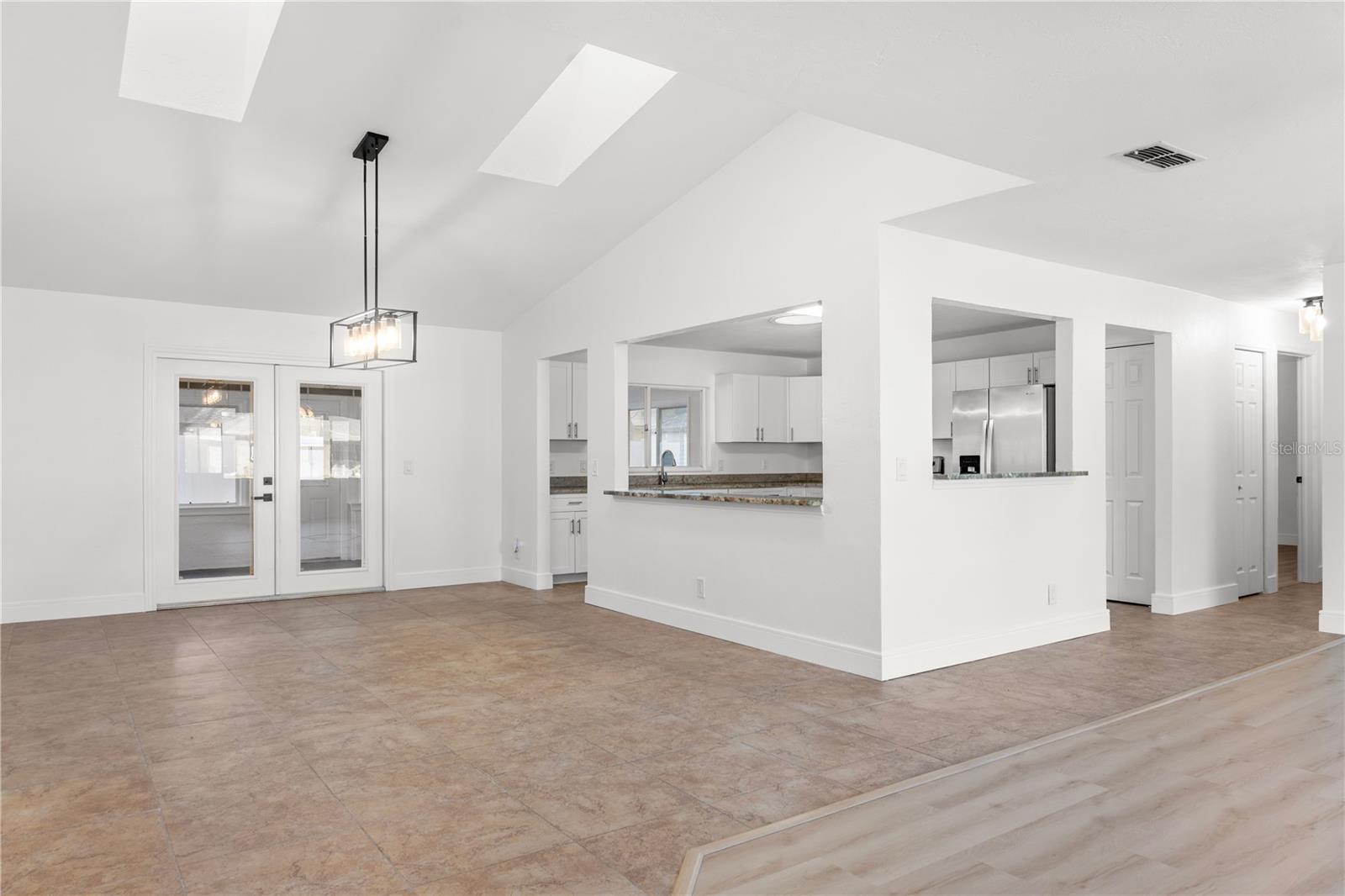 Image 4 of 38 For 807 Scrub Oak Street