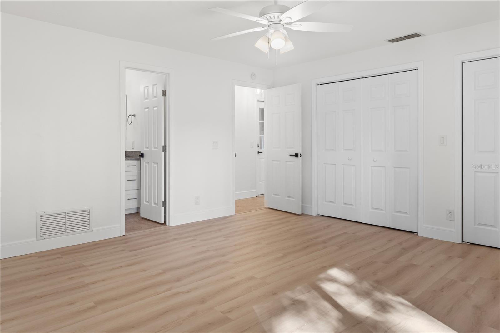 Image 5 of 38 For 807 Scrub Oak Street