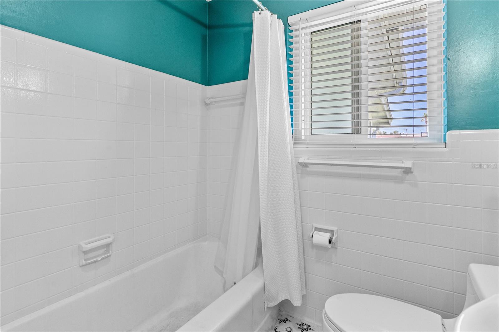 Image 22 of 41 For 129 Dundee Road