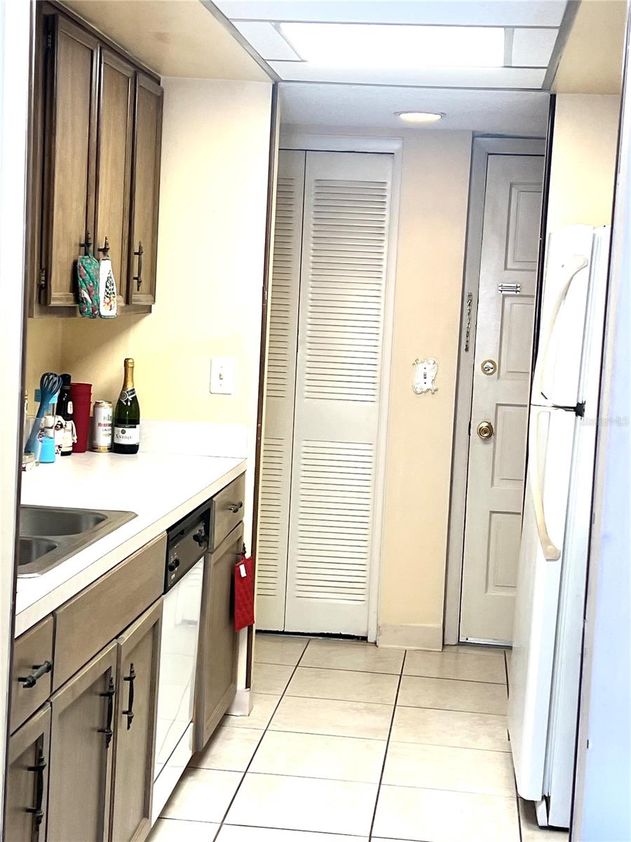 Listing photo id 18 for 310 Palm Coast Parkway Ne 101
