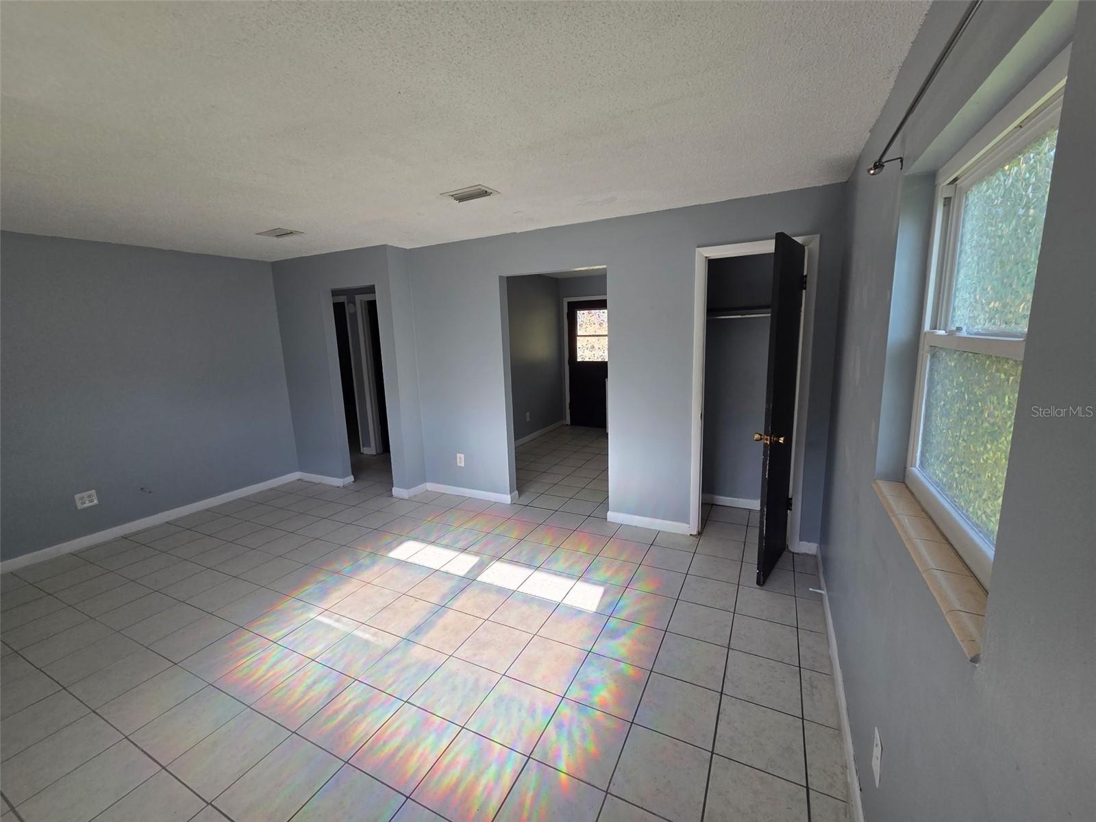Image 2 of 9 For 401 Hibiscus Avenue 11