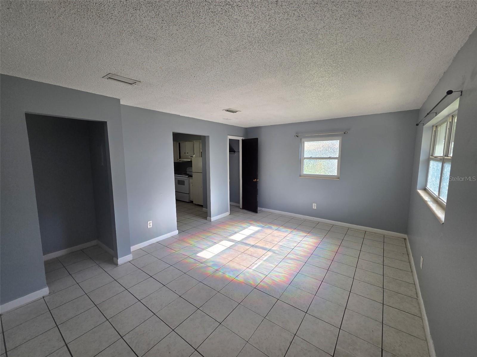 Image 3 of 9 For 401 Hibiscus Avenue 11