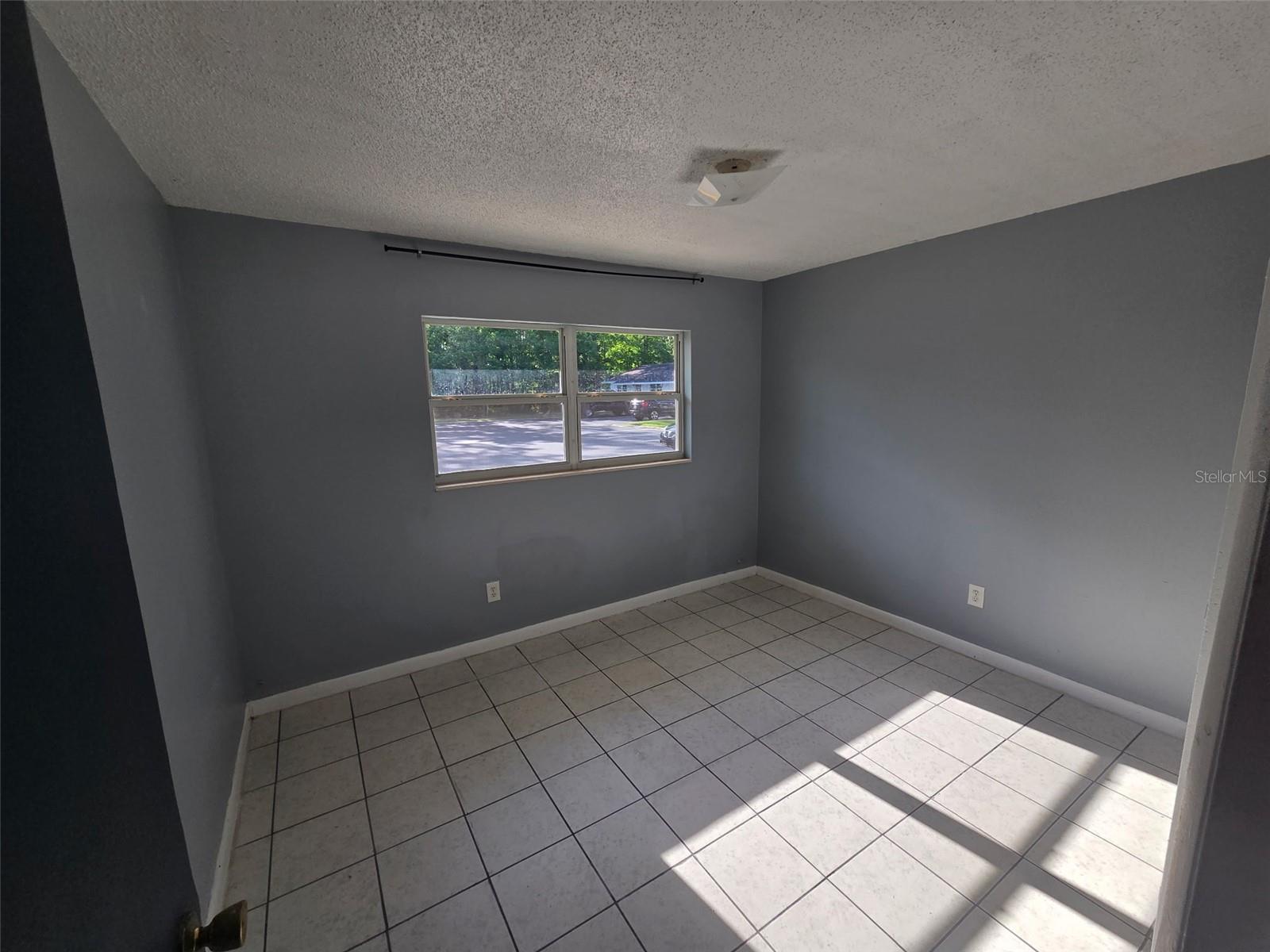 Image 6 of 9 For 401 Hibiscus Avenue 11