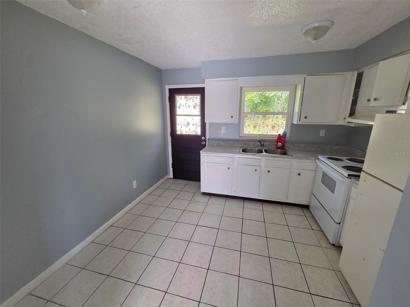 Image 8 of 9 For 401 Hibiscus Avenue 11