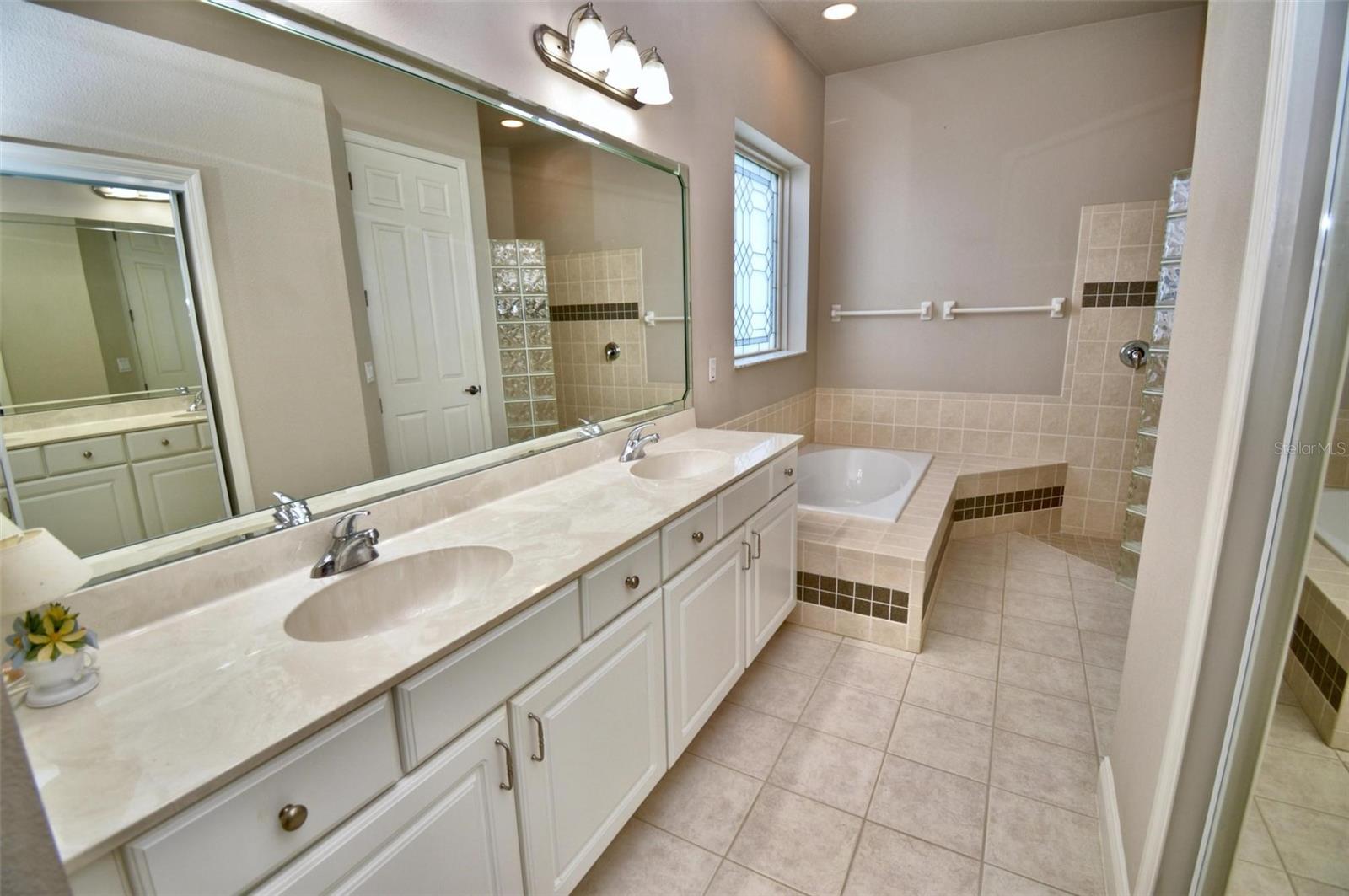 Image 22 of 43 For 34 Southlake Drive