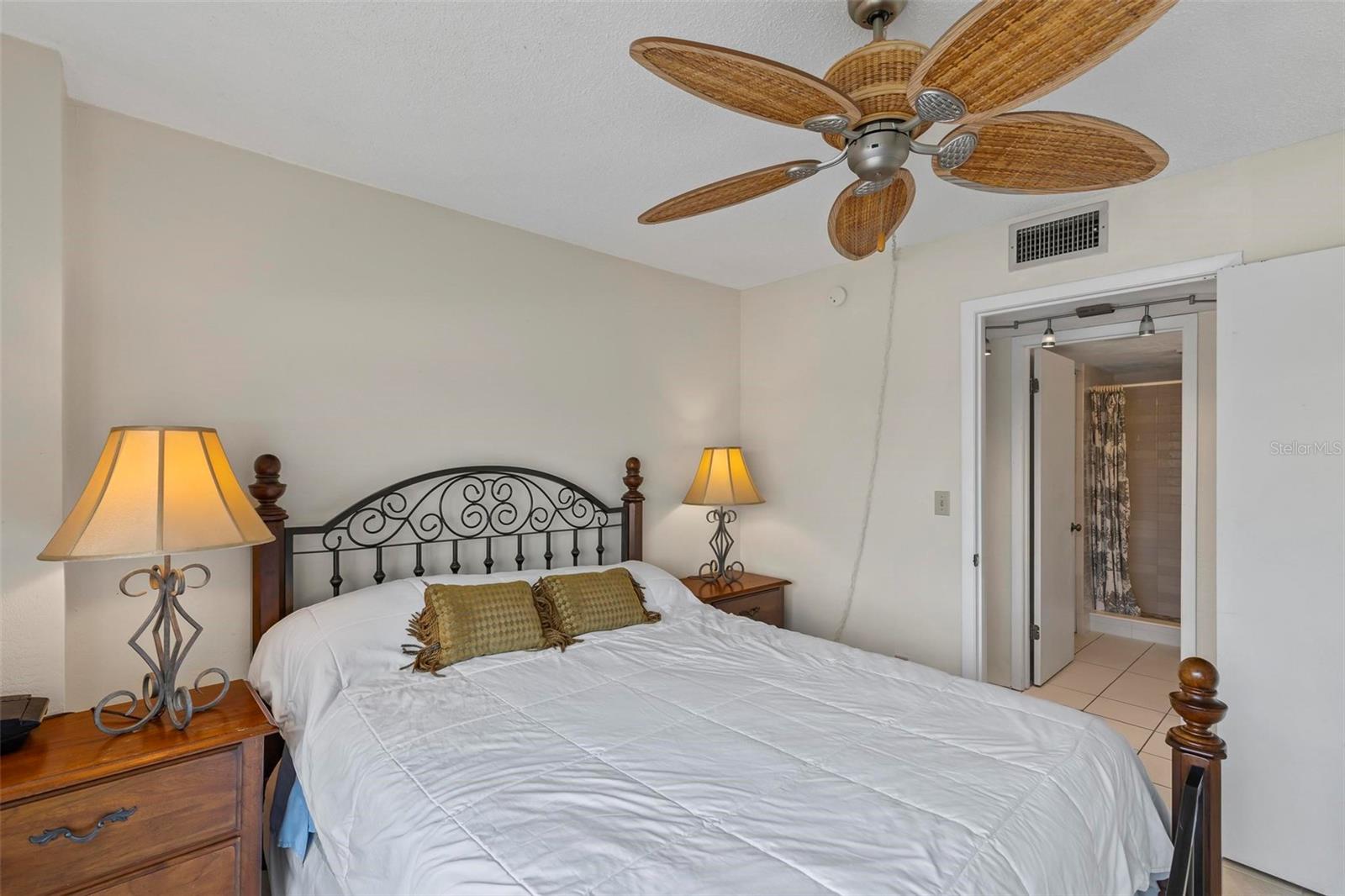 Image 33 of 53 For 3600 Ocean Shore Boulevard 222