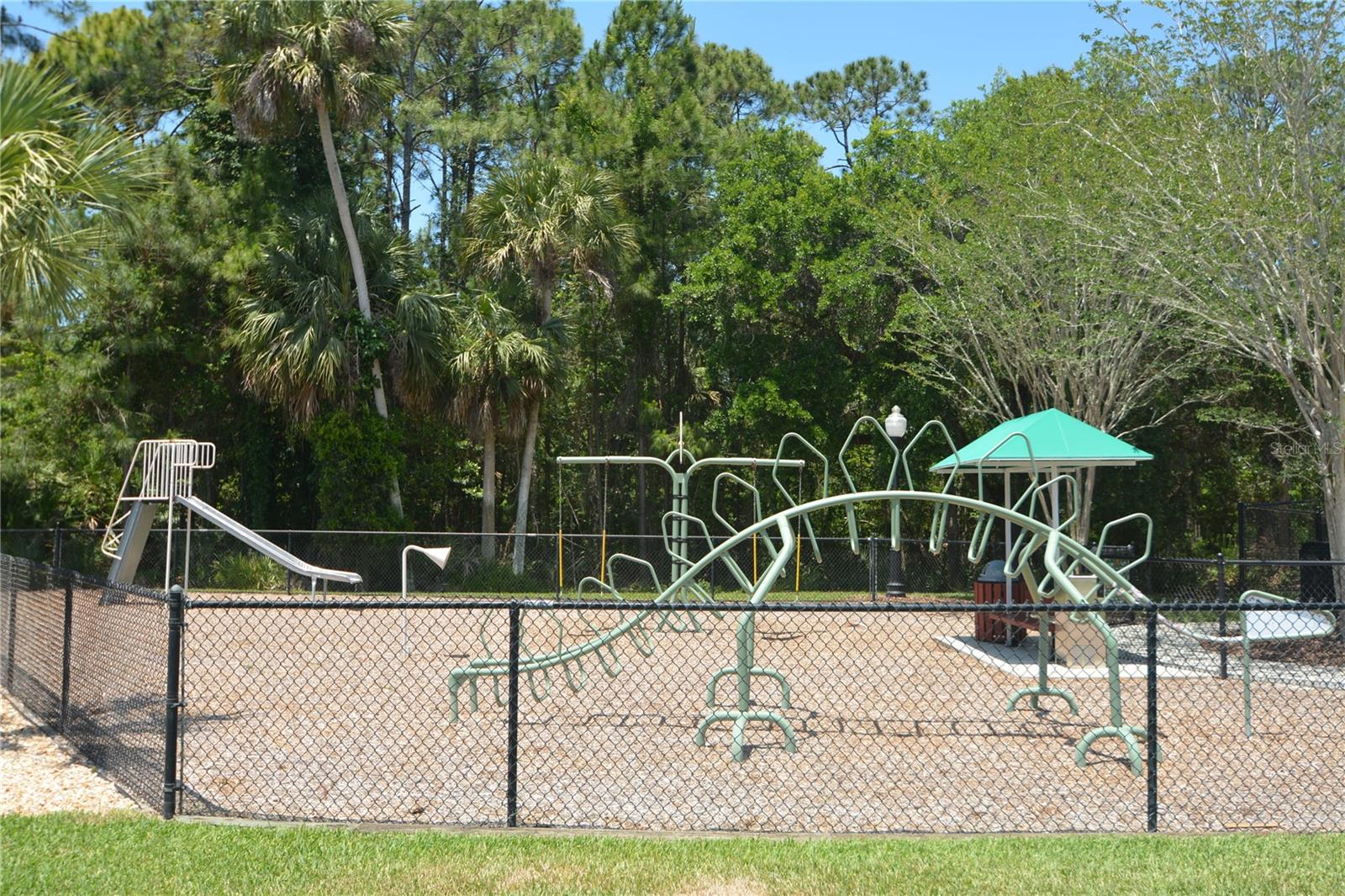 Image 27 of 32 For 4 Park Circle