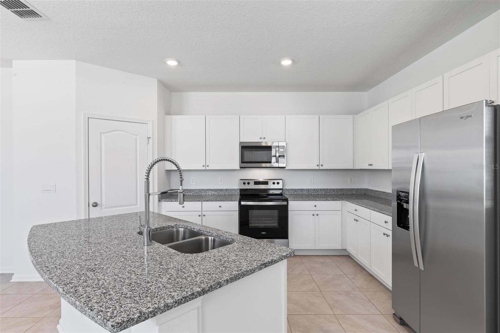 Image 21 of 54 For 516 Redbud Road