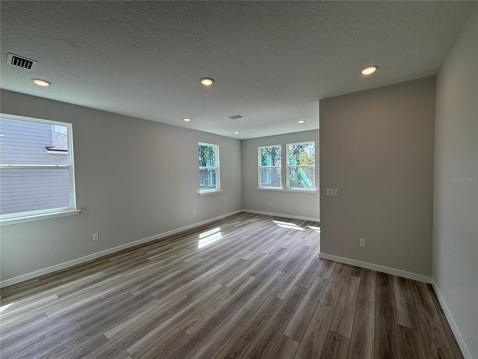Image 25 of 36 For 41 Perseus Avenue