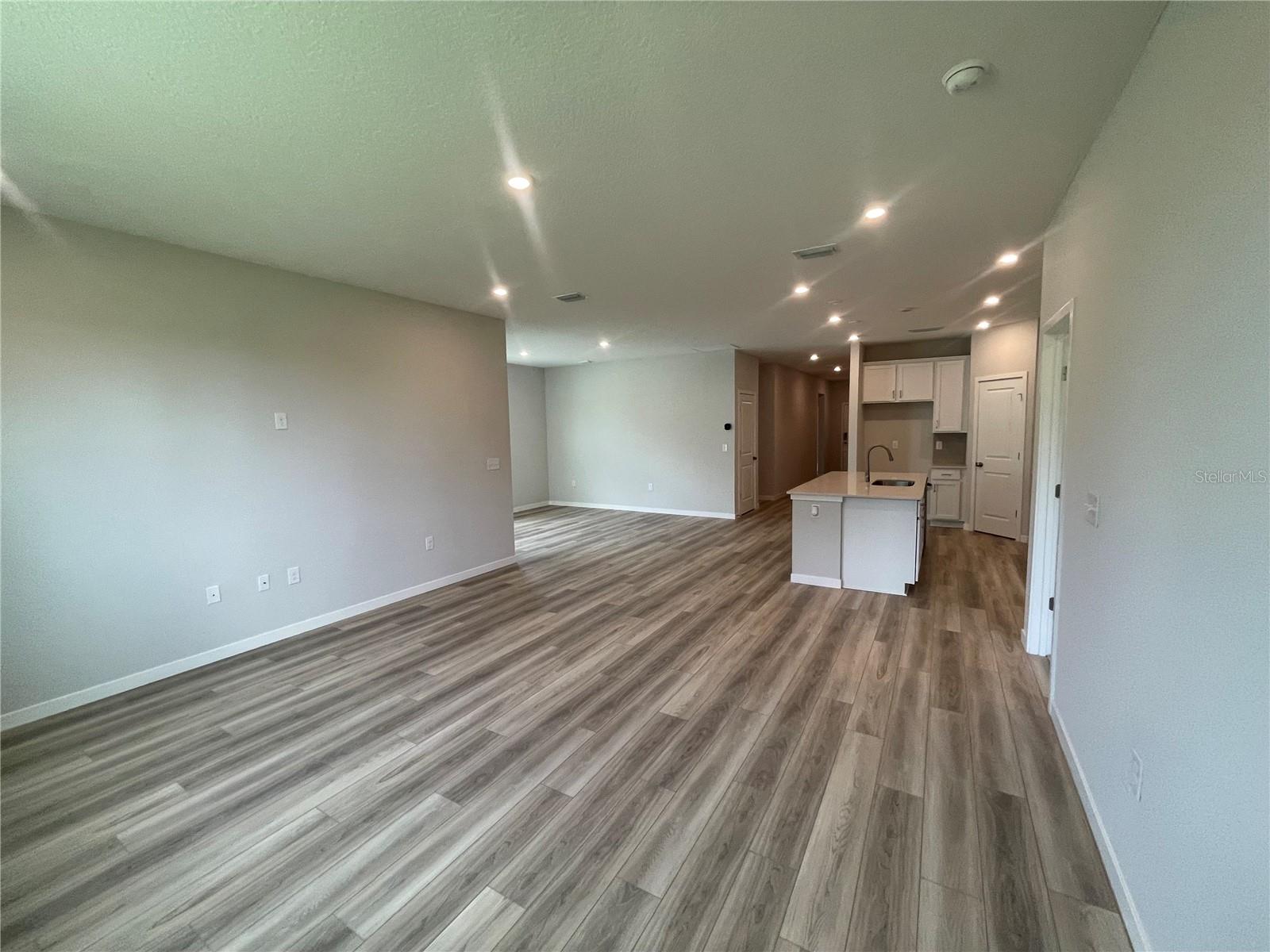 Image 21 of 43 For 215 Montgomery Court