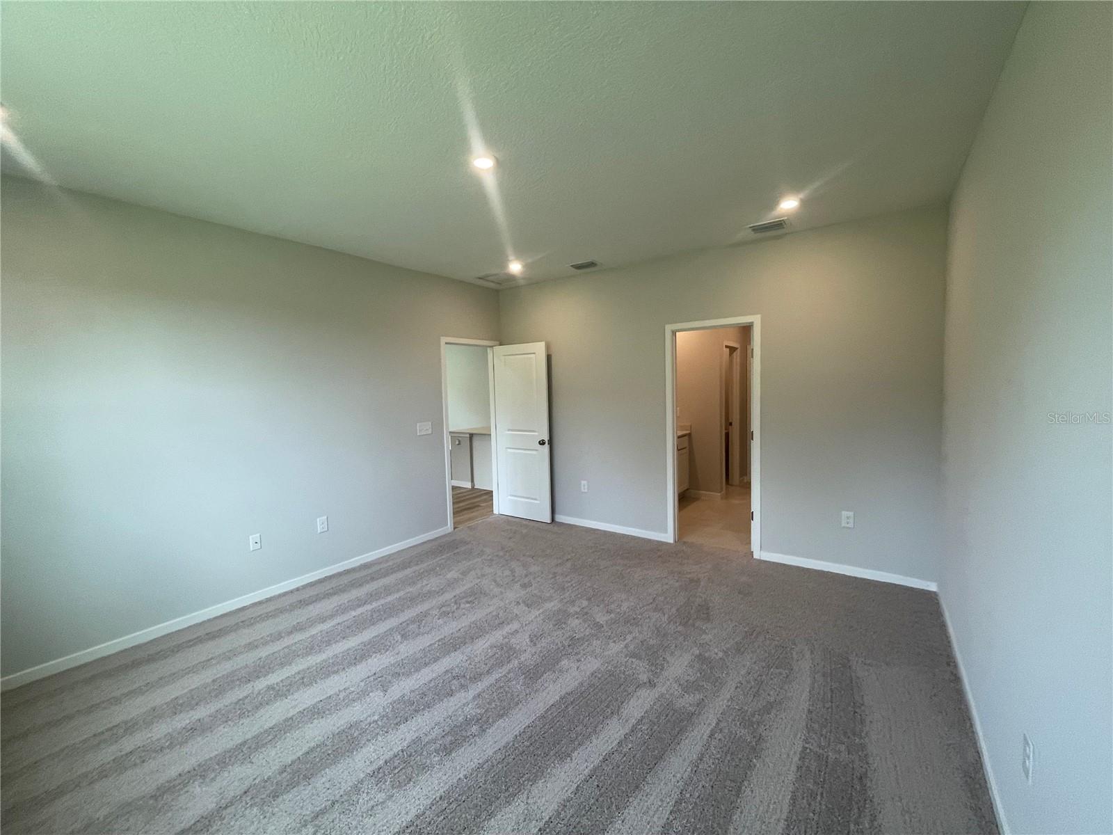 Image 23 of 43 For 215 Montgomery Court