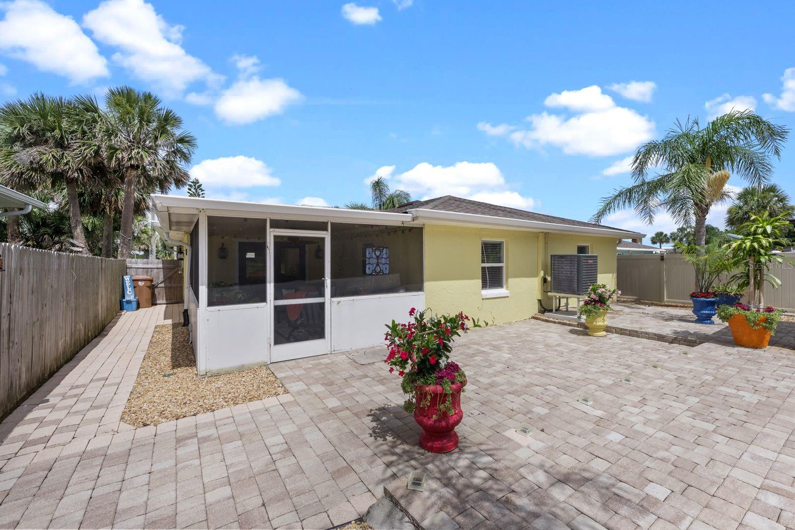 Image 33 of 74 For 1942 Daytona Avenue