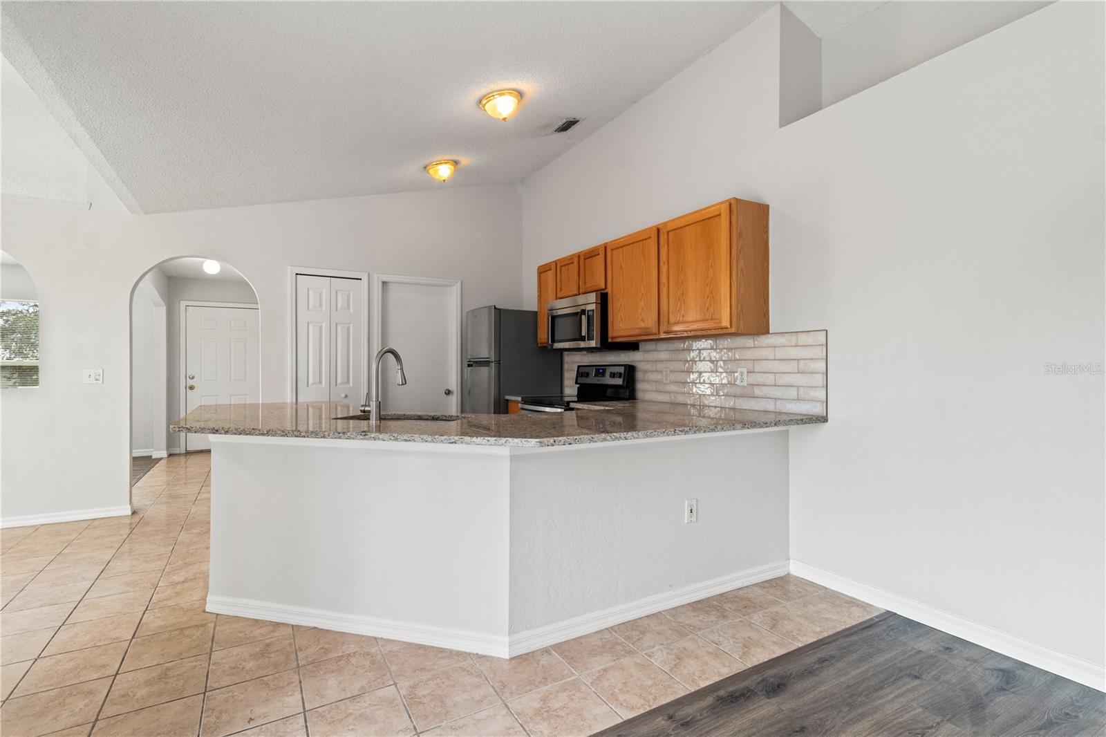 Listing photo id 8 for 3143 Grayton Drive