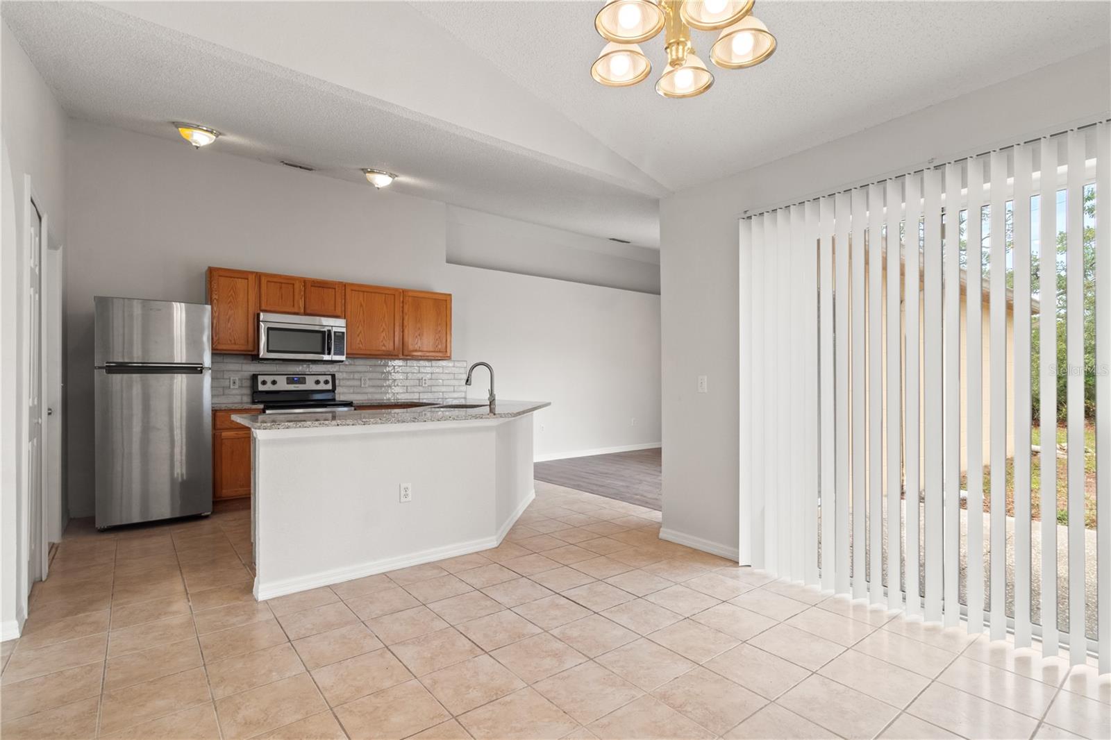Listing photo id 9 for 3143 Grayton Drive