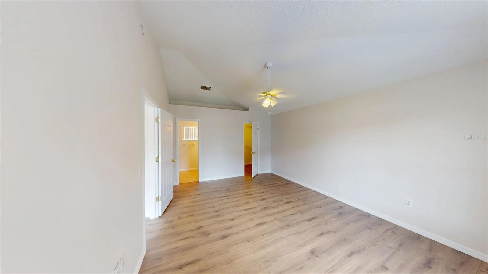 Listing photo id 15 for 3143 Grayton Drive