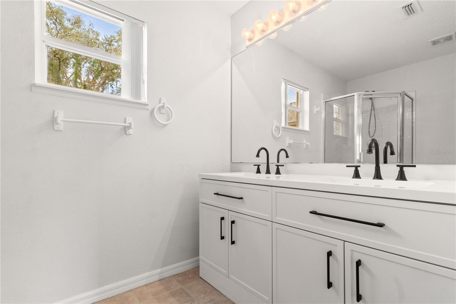Listing photo id 16 for 3143 Grayton Drive
