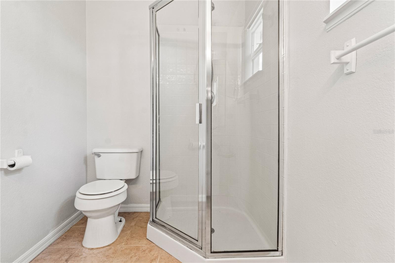 Listing photo id 17 for 3143 Grayton Drive
