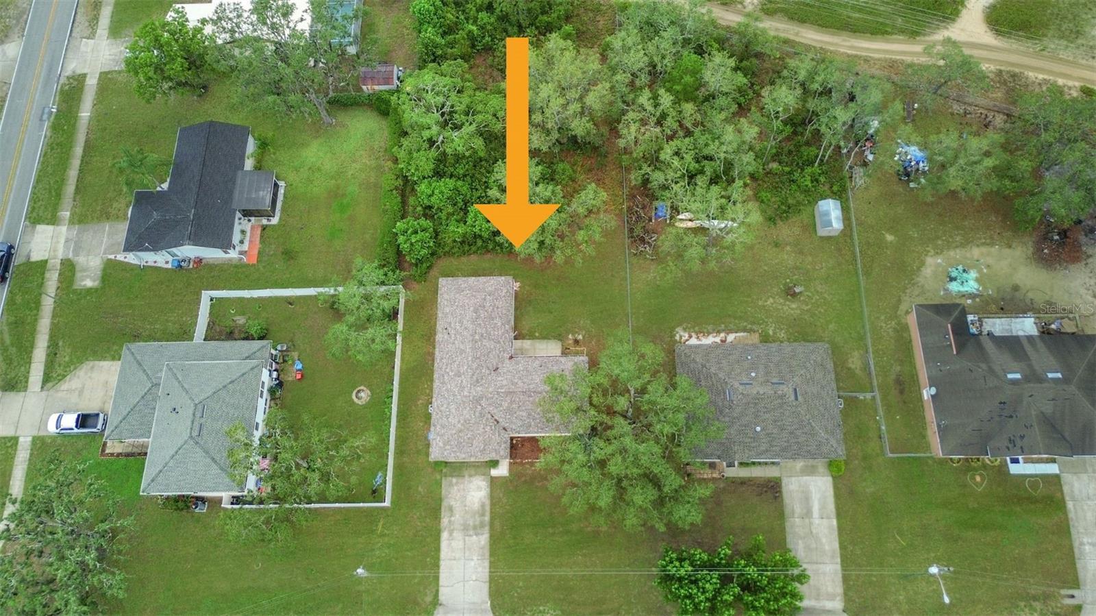 Listing photo id 0 for 3143 Grayton Drive