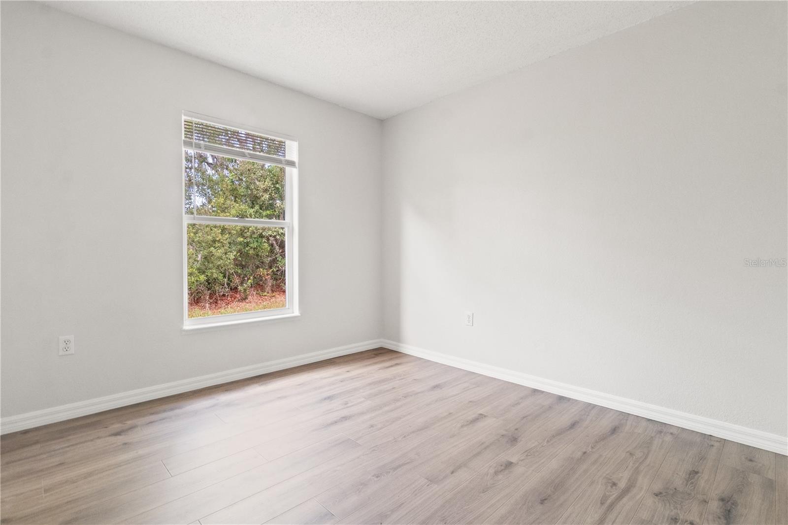 Listing photo id 18 for 3143 Grayton Drive
