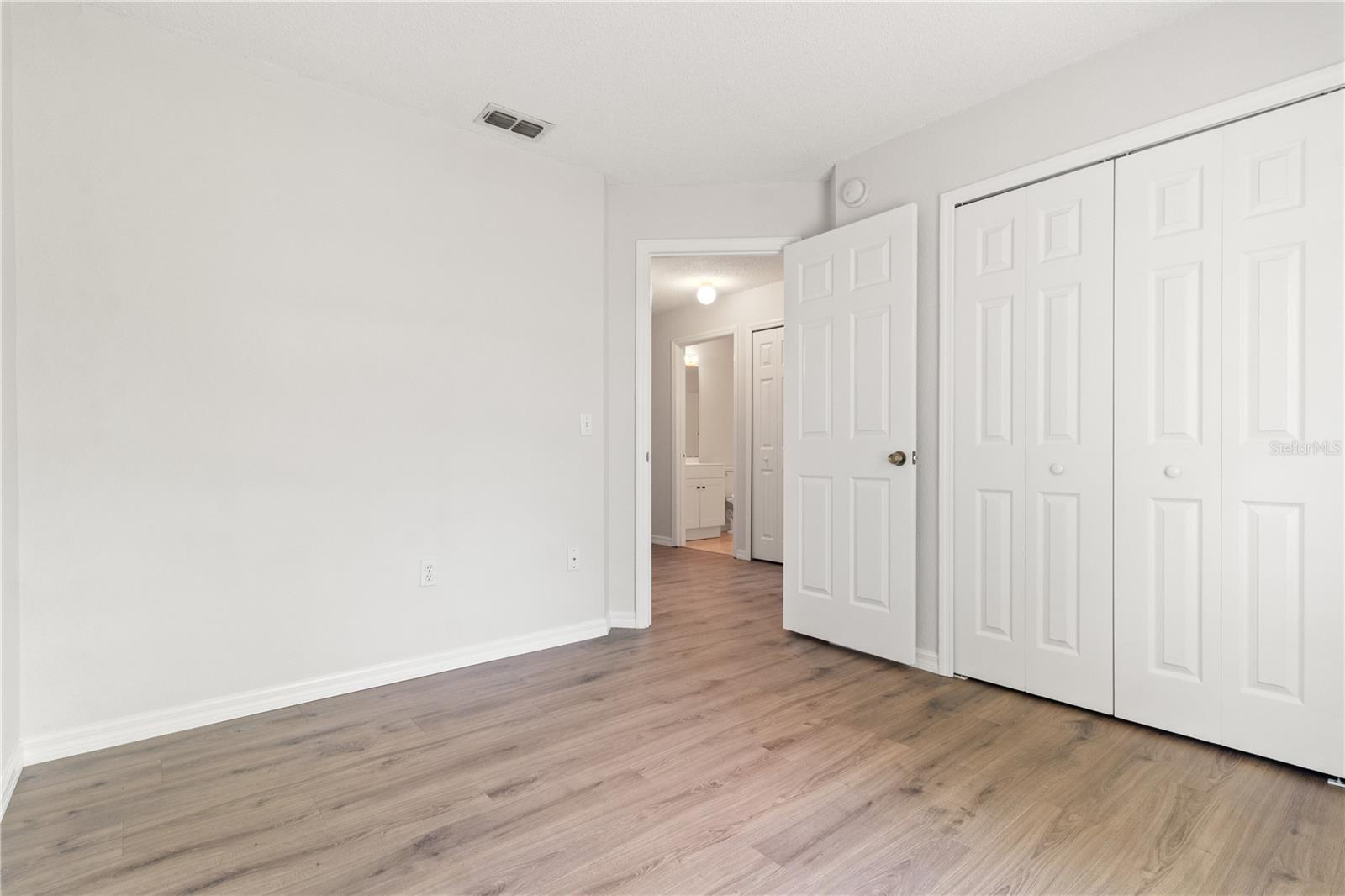 Listing photo id 19 for 3143 Grayton Drive