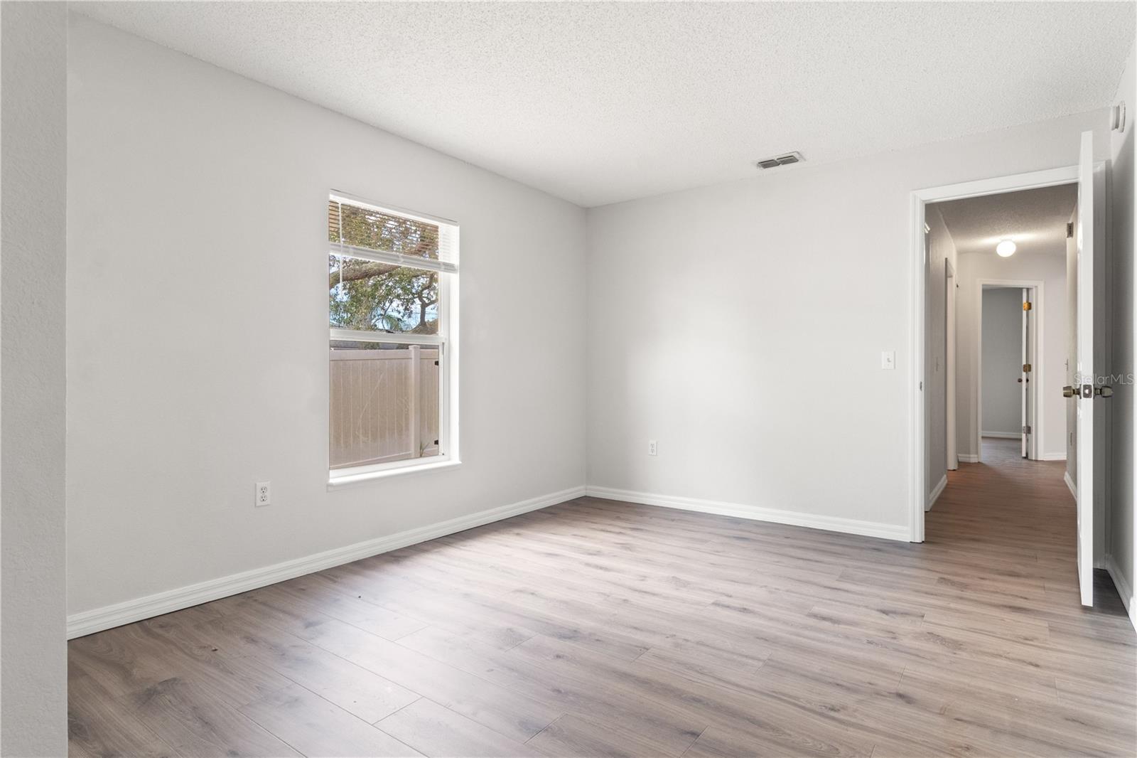 Listing photo id 28 for 3143 Grayton Drive