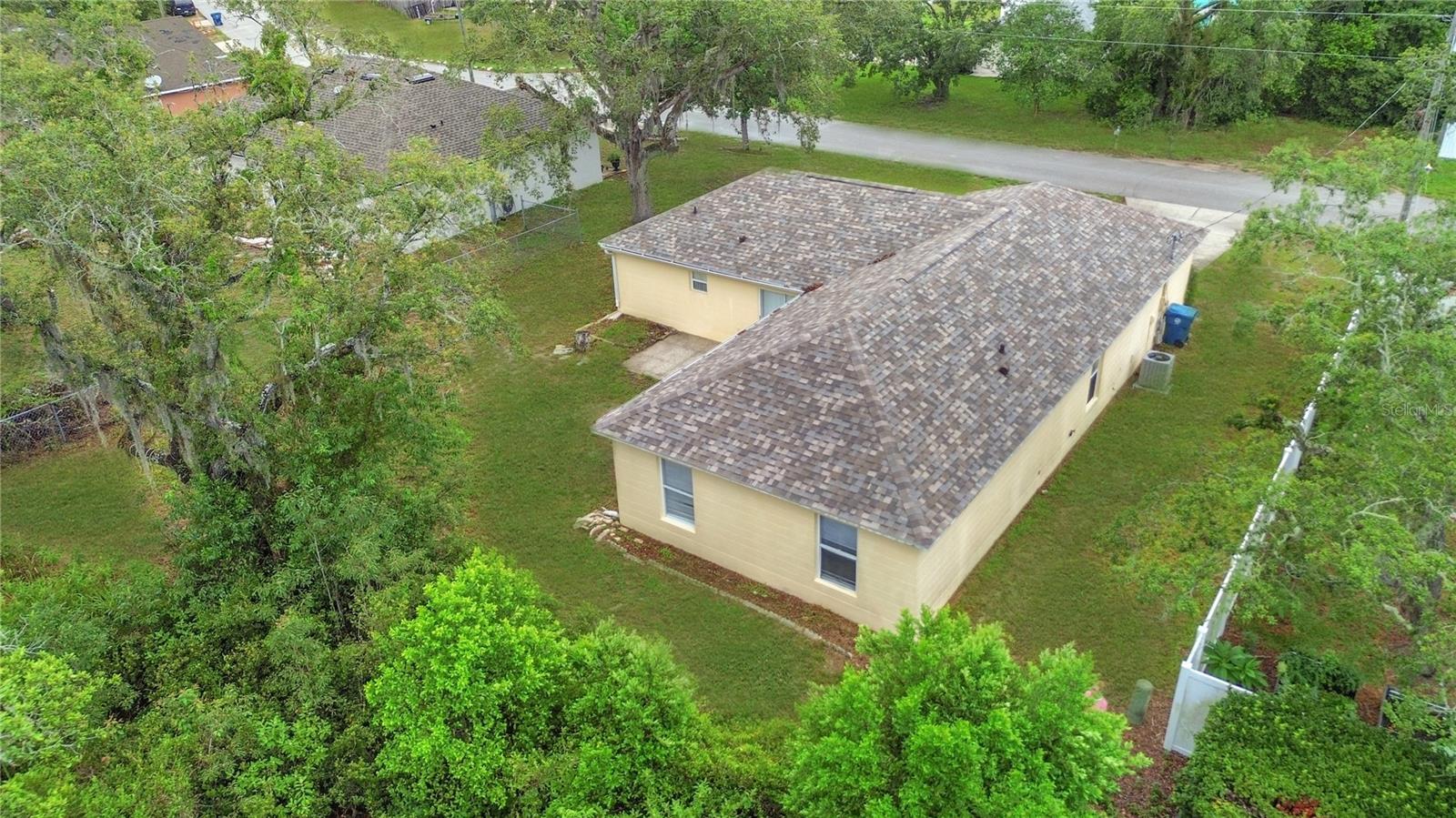 Listing photo id 35 for 3143 Grayton Drive