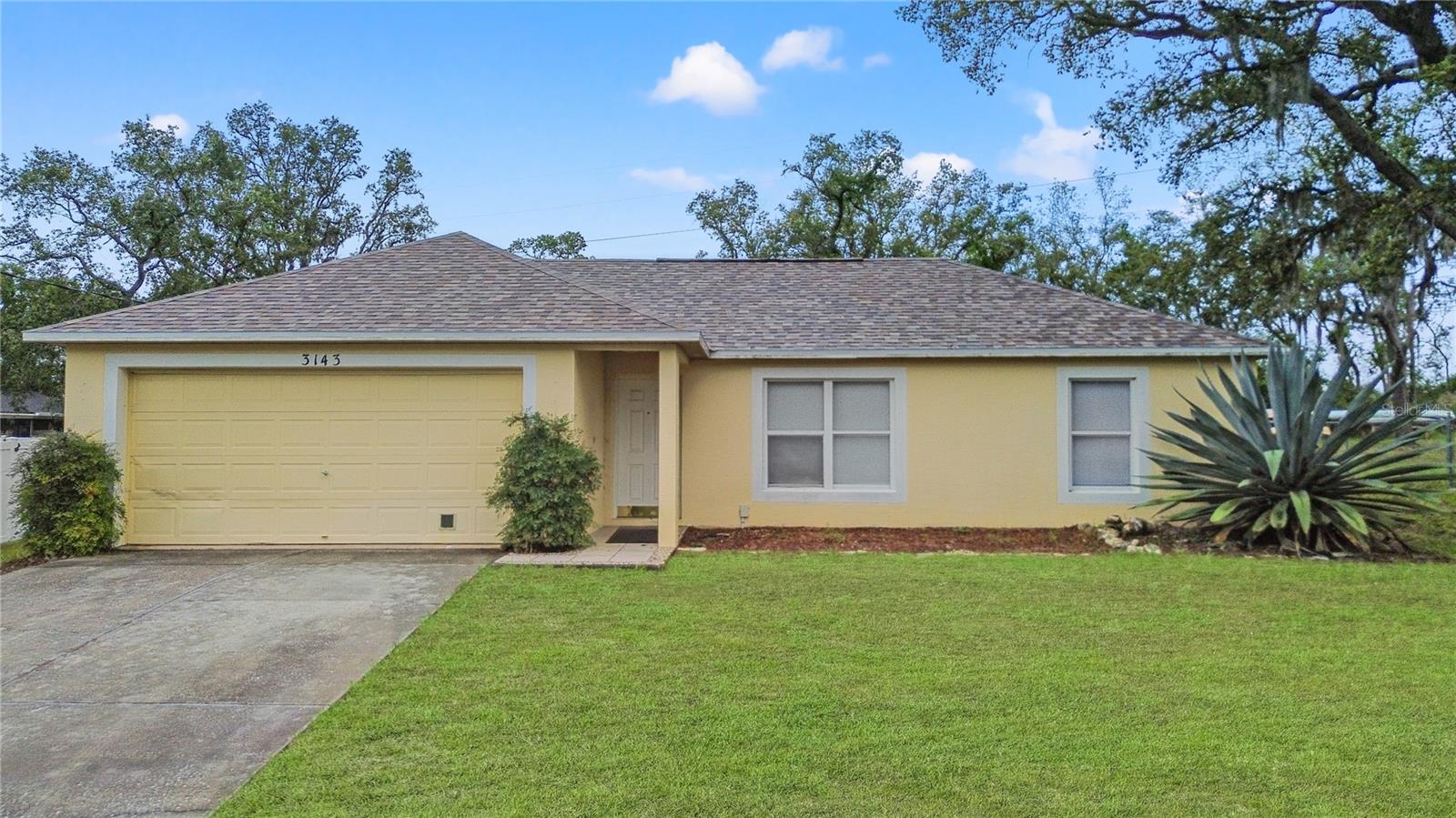Listing photo id 3 for 3143 Grayton Drive