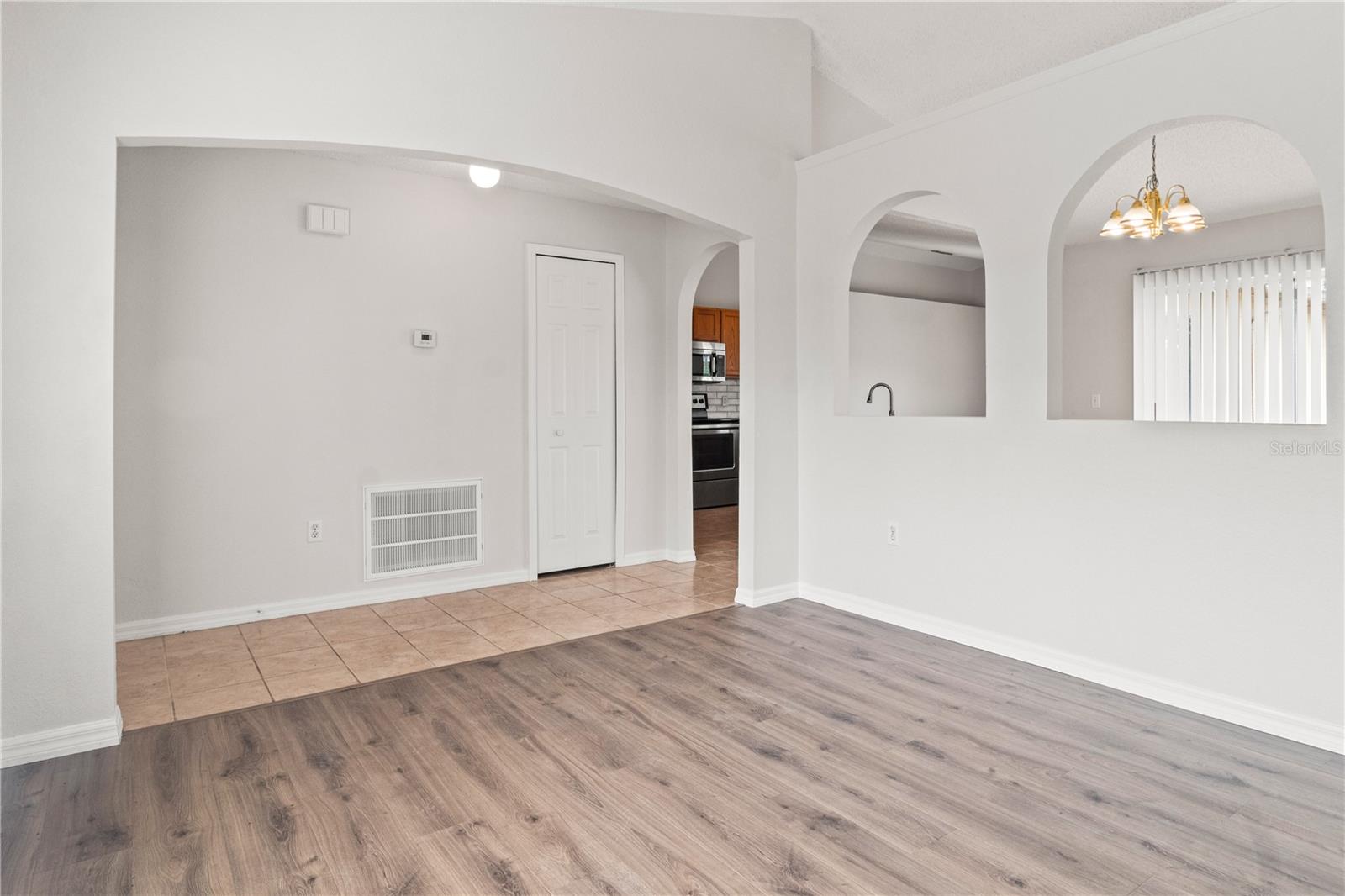 Listing photo id 4 for 3143 Grayton Drive