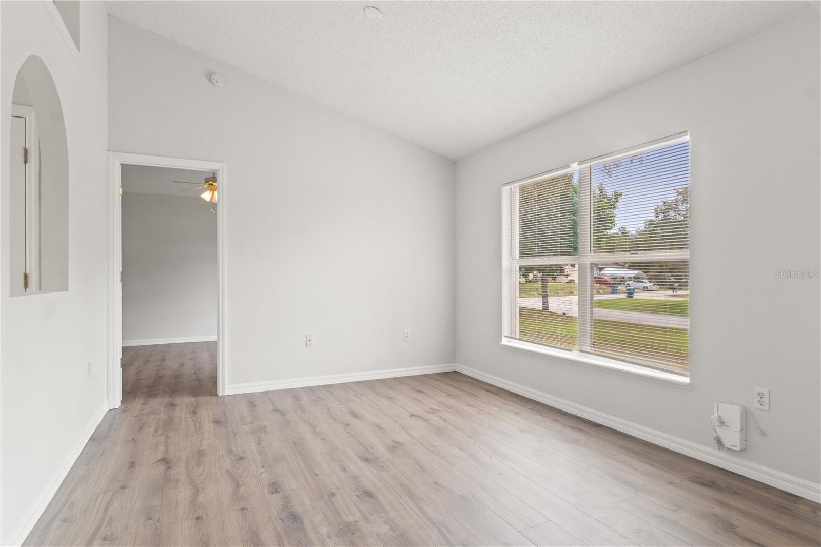 Listing photo id 5 for 3143 Grayton Drive