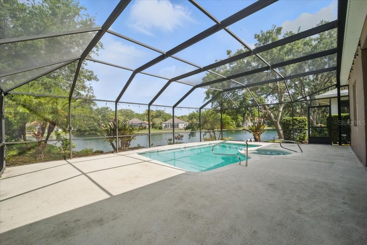 Image 16 of 61 For 14 Deerfield Court