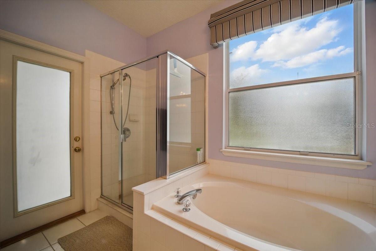 Image 22 of 61 For 14 Deerfield Court